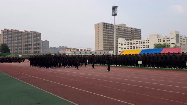 内蒙古科技大学军训图片