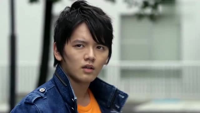 捷德奥特曼小陆一边走路一边变身!勇气可嘉