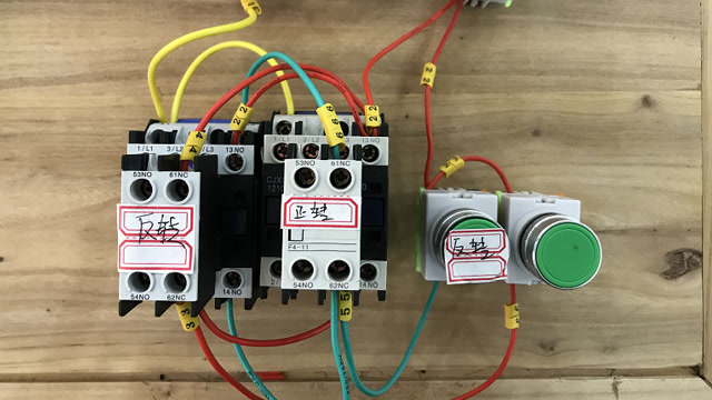 电工知识:接触器互锁正反转工作原理,实物讲解