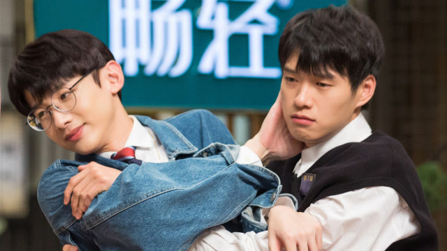 白敬亭魏大勋cp共同现身nba现场,日常甜蜜相爱相杀让人羡慕