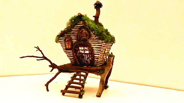 diy牛人用破树枝制作森林木屋,装上灯泡,魔性开始上演!