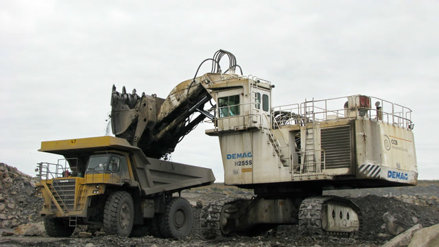 看看印度人的神级挖掘机!再看中国的,美国都感叹:没得比啊!