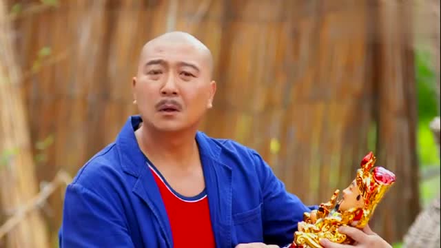 喜凤对着电话撒娇,却不知大嘴竟然在偷听,这下她和牛二露馅了