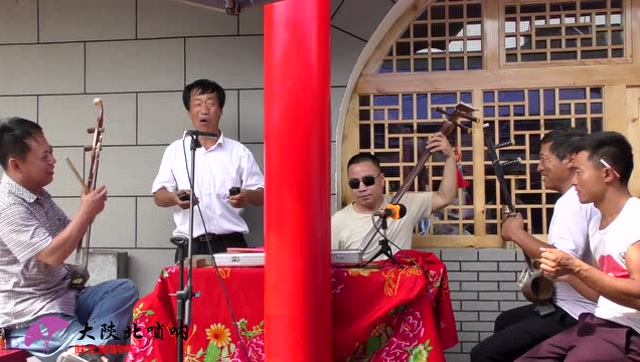 周大平在佳县陕北说书