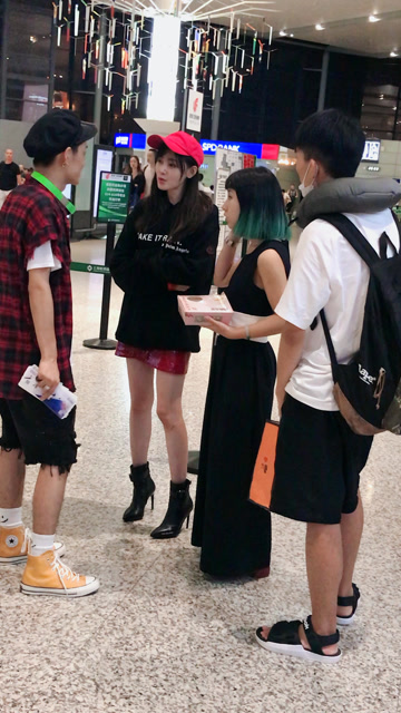 张天爱与美女助理