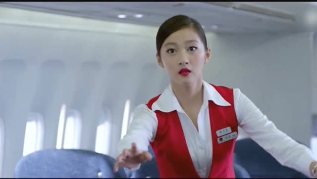 《浪漫天降》肌肉帅哥向关晓彤说"土味情话",关晓彤这表情真逗