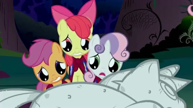 小马宝莉柔柔正面对上了鸡头怪被它盯上正慢慢的在石化