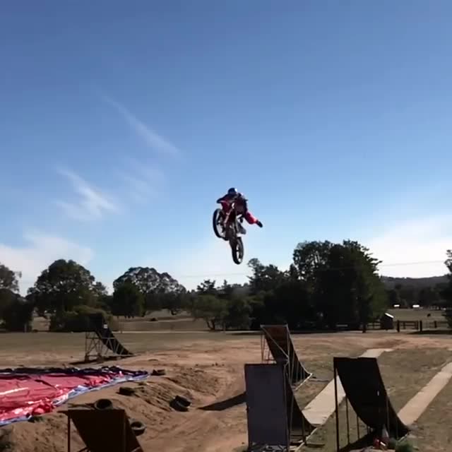 摩托车空中花式表演