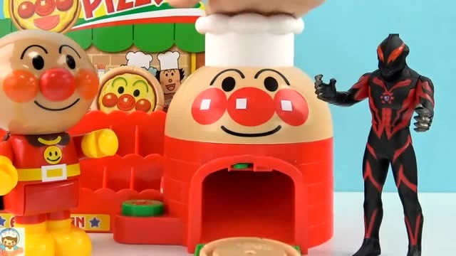 《玩具益趣园》这个披萨上面有好多火腿呢,一定很好吃!