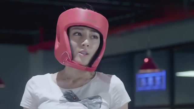 麻辣变形计:好可怕!柳莎势要将小迪打得再也无法站起来