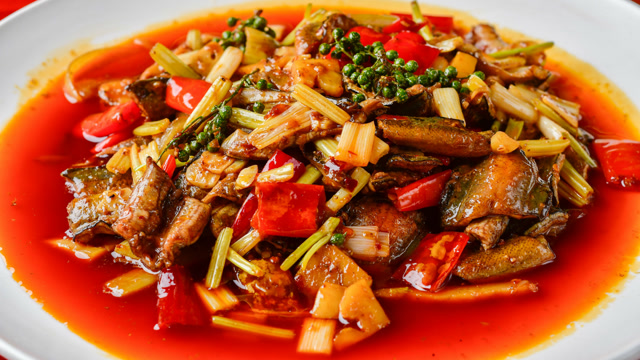 德阳罗江美食,农家土鳝鱼和铁板鹅肠