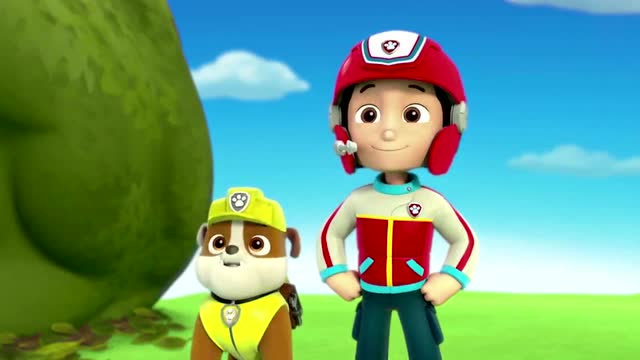 汪汪队 队长让狗狗们捉住树枝并且让小丽用挖掘机挖个洞出来