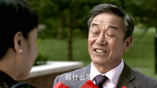 李叔向杨桃妈妈表白求婚,不料杨桃妈妈匆匆忙忙的跑了