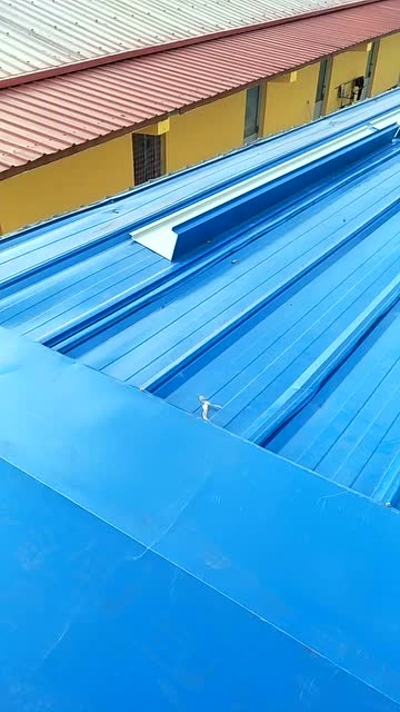 钢结构脊瓦上梁施工