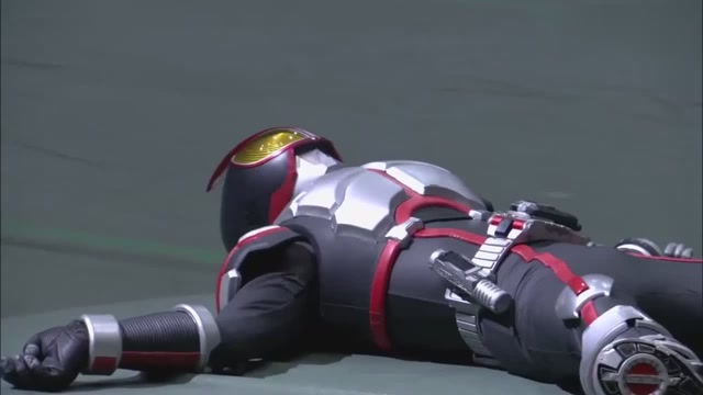 假面骑士555:乾巧再次变成爆裂形态,完虐帝王orga!木场重伤