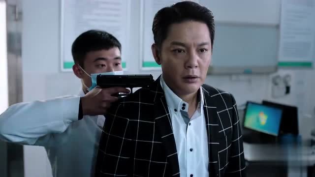猎毒人:梦瑶借机刺伤了吴新河,自己被国际刑警救走