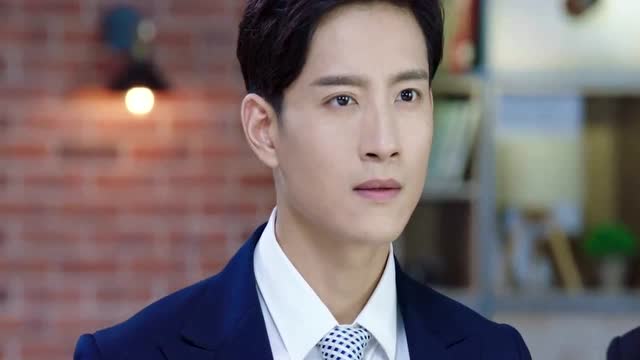 一首陈冠蒲的《太多》,好听极了,百听不腻