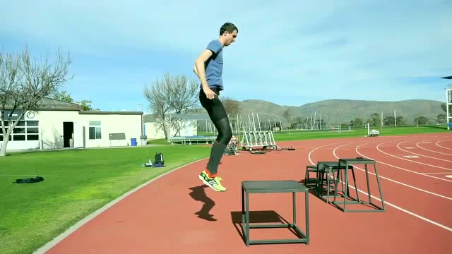 这样加强弹跳力练习你就离扣篮的地步不远了