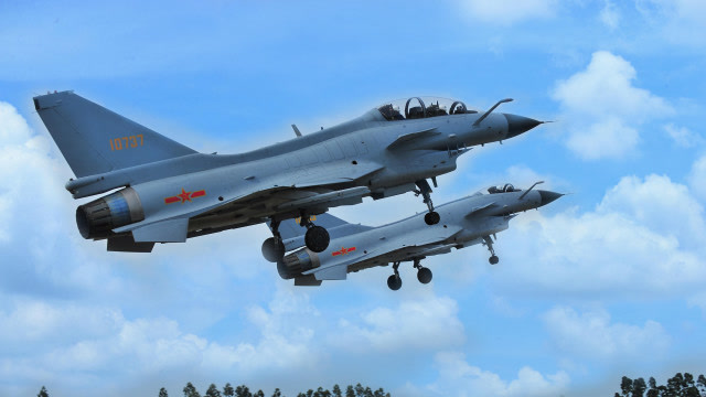 歼10战机有望成为中国空军的中坚力量,用于对抗美方的f16战机!