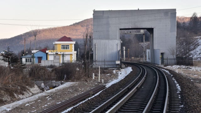 绥芬河骑马式套轨铁路
