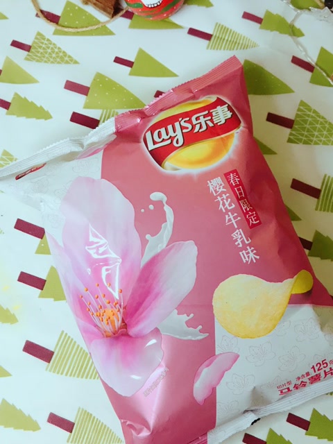 捌岁尝新丨樱花味薯片好温柔