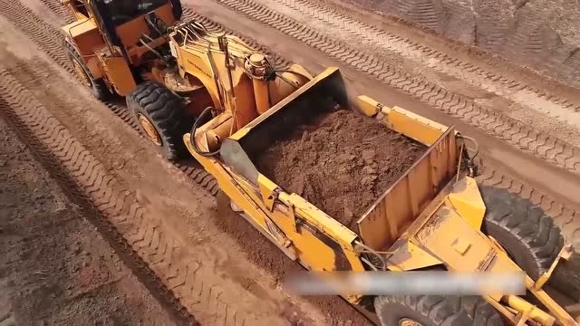 这是什么推土机,能推土也能运输泥土,真经典