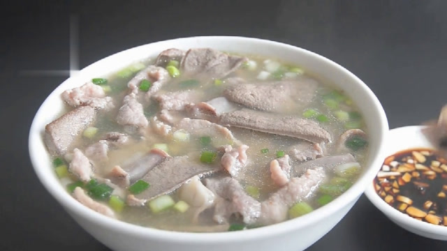 广东特色美食:猪杂汤