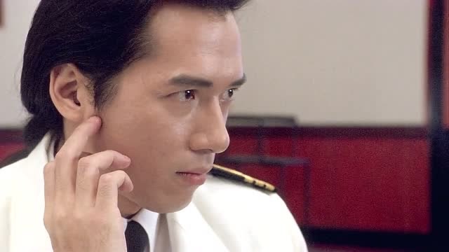 侯赛因利用监控查看赌侠的牌,然而什么都没看出来,真麻烦!