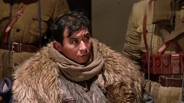 林海雪原:栾平被抓了还没明白,把杨子荣当胡彪,闹着要鱼死网破