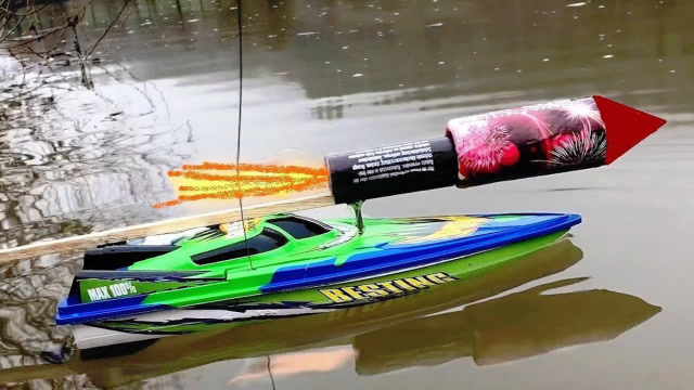 老外用火箭筒给鞭炮做动力,飞一般的感觉?网友:帅不过三秒!