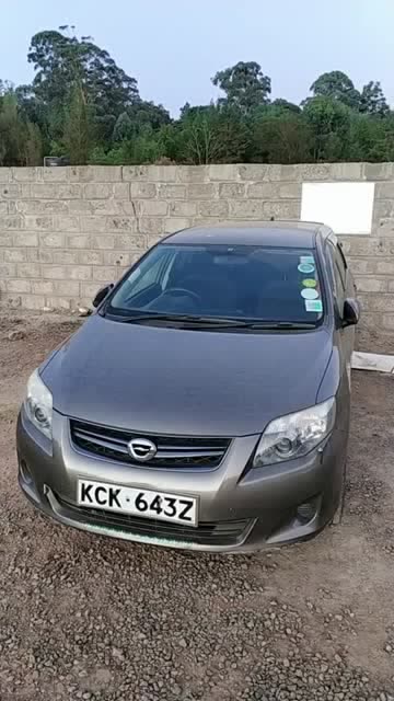 非洲肯尼亚的汽车,方向盘在右边,前后车标不一样,车牌外观也不一样