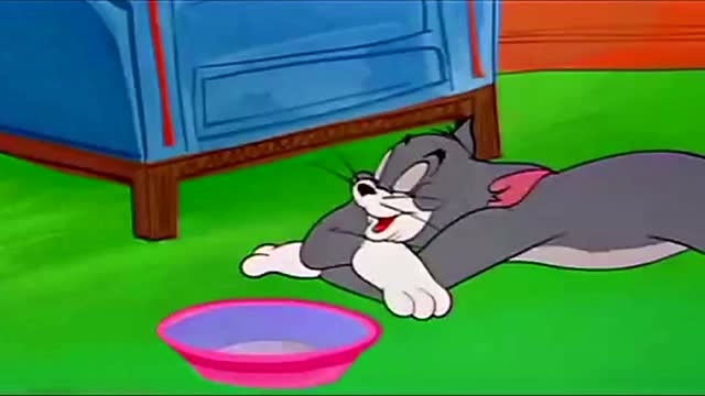 猫和老鼠:杰瑞用力打出侄子嘴里的橙子,没想到打进汤姆的嘴里