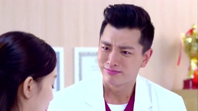 产科男医生:钱小小让左右背赵一鸣的资料,左右得知丈母娘要见自己