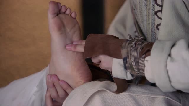 倚天屠龙记经典镜头张无忌赵敏的脚好玩吗