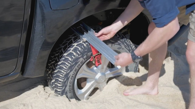 美国发明汽车自救脱困神器,不用找救援,一根绳子就能轻松搞定