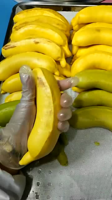 长得像香蕉样的面包,用手剥开的那一刻,真想上去咬一口!