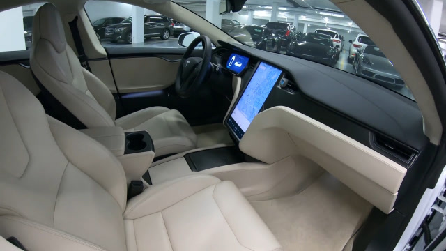 特斯拉的内饰可能简单一点了,但电车也不需要太复杂了,挺好!