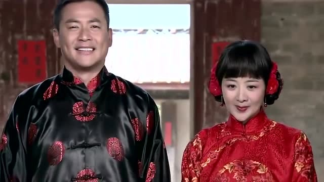 阿足穿上喜服真美,多亏了雪梅帮忙办婚礼