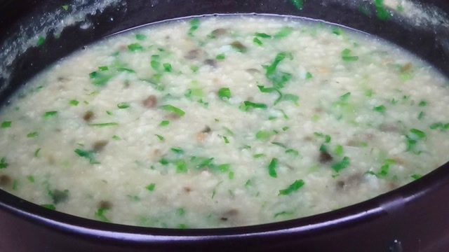 看一遍就会做的皮蛋芥菜粥做法简单营养好喝老人孩子的最爱