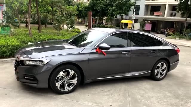 朋友提的十代雅阁,太空灰真酷.