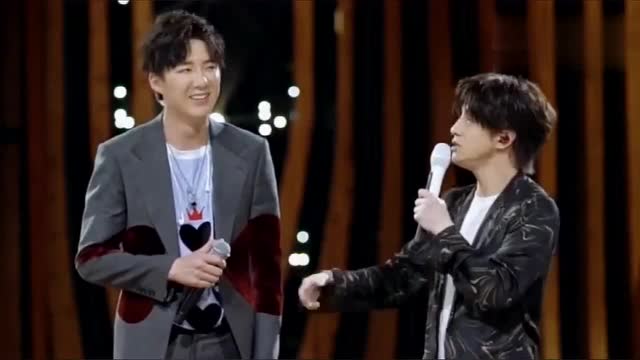 摩登兄弟刘宇宁和薛之谦比身高有薛之谦的地方就不会有尴尬