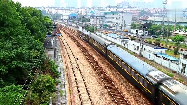 全程29个小时杭州开往包头 z282次直特列车快速通过艮山门