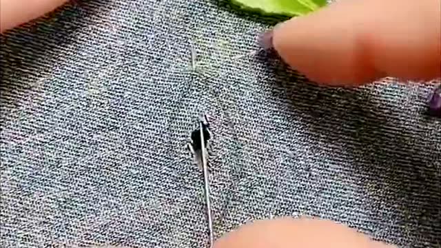 孩子的牛仔裤破洞了,用上这样的针法缝起来,简直看不出来!