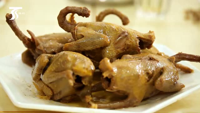 尝一下新疆新和县传承三代的秘制卤鸽