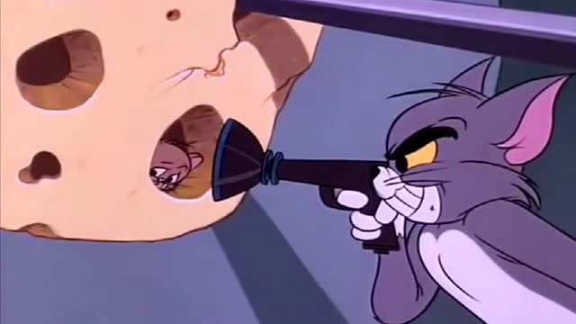 杰瑞你被逮捕了,看到这把枪没,从奶酪里乖乖出来