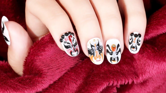 百变脸谱美甲 中国风引领新时尚