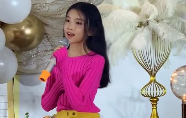 见识下宋小睿的"新颖"搭配,恕我直言,没想到她的皮肤竟这么黑