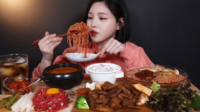 韩国美女吃货图片