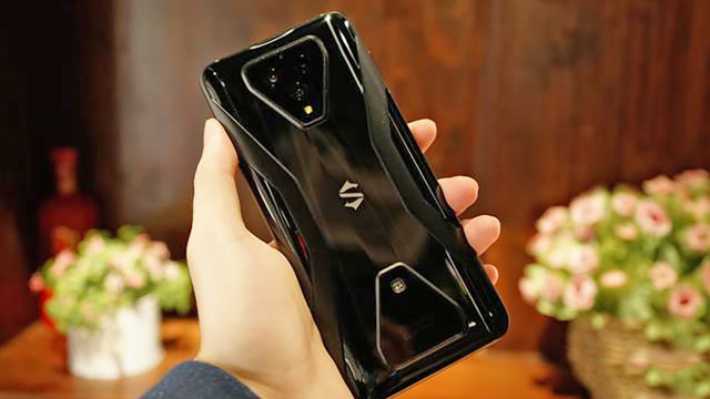 黑鲨3彻底火了!仅2天突破500万台,网友:雷军的小米10如何是好?