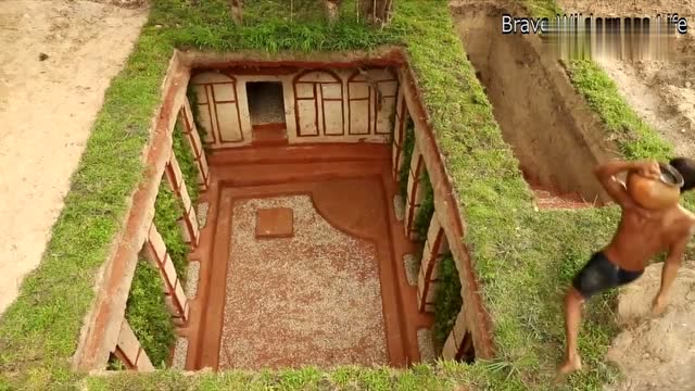 荒野建筑师在丛林求生,用切蛋糕的手法来做地下庇护所